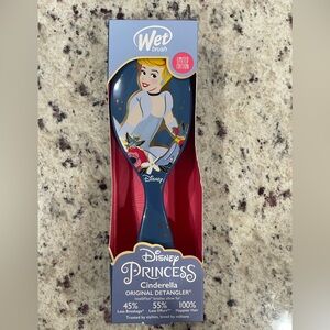 🆕DISNEY PRINCESS- CINDERELLA-Limited edition Wet Brush Detangler Hair Brush NWT